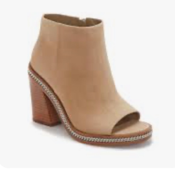 Vince Camuto Bitnny Tan Suede Chain Peep Toe Ankle Heel Bootie women size 8.5 - Picture 2 of 8
